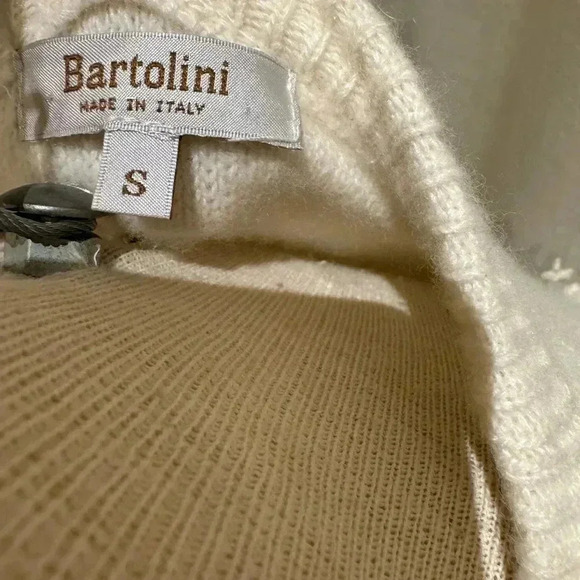 cream sweater small - Picture 4 of 4